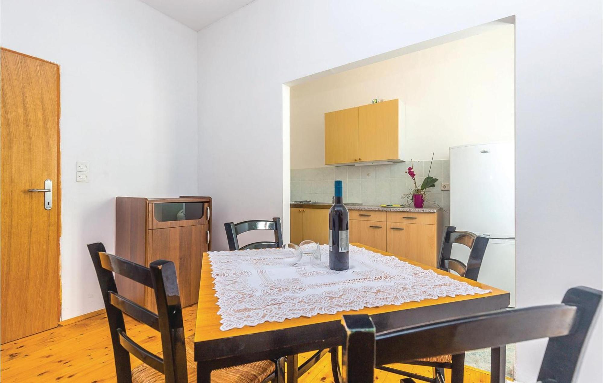 Stunning Apartment In Crikvenica With Kitchen 外观 照片